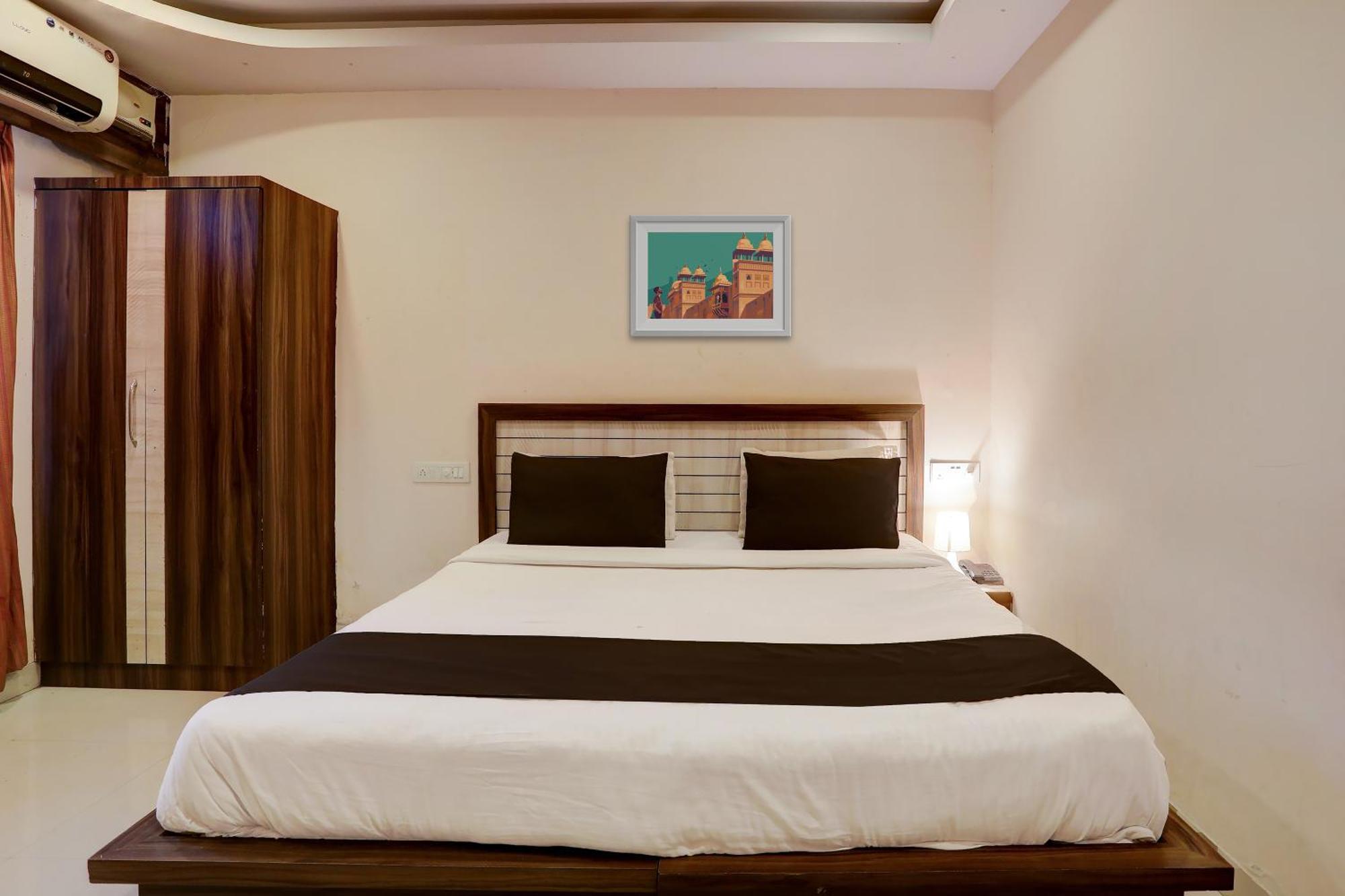 Super Hotel O Vaishnavi Inn Hyderabad Exterior foto